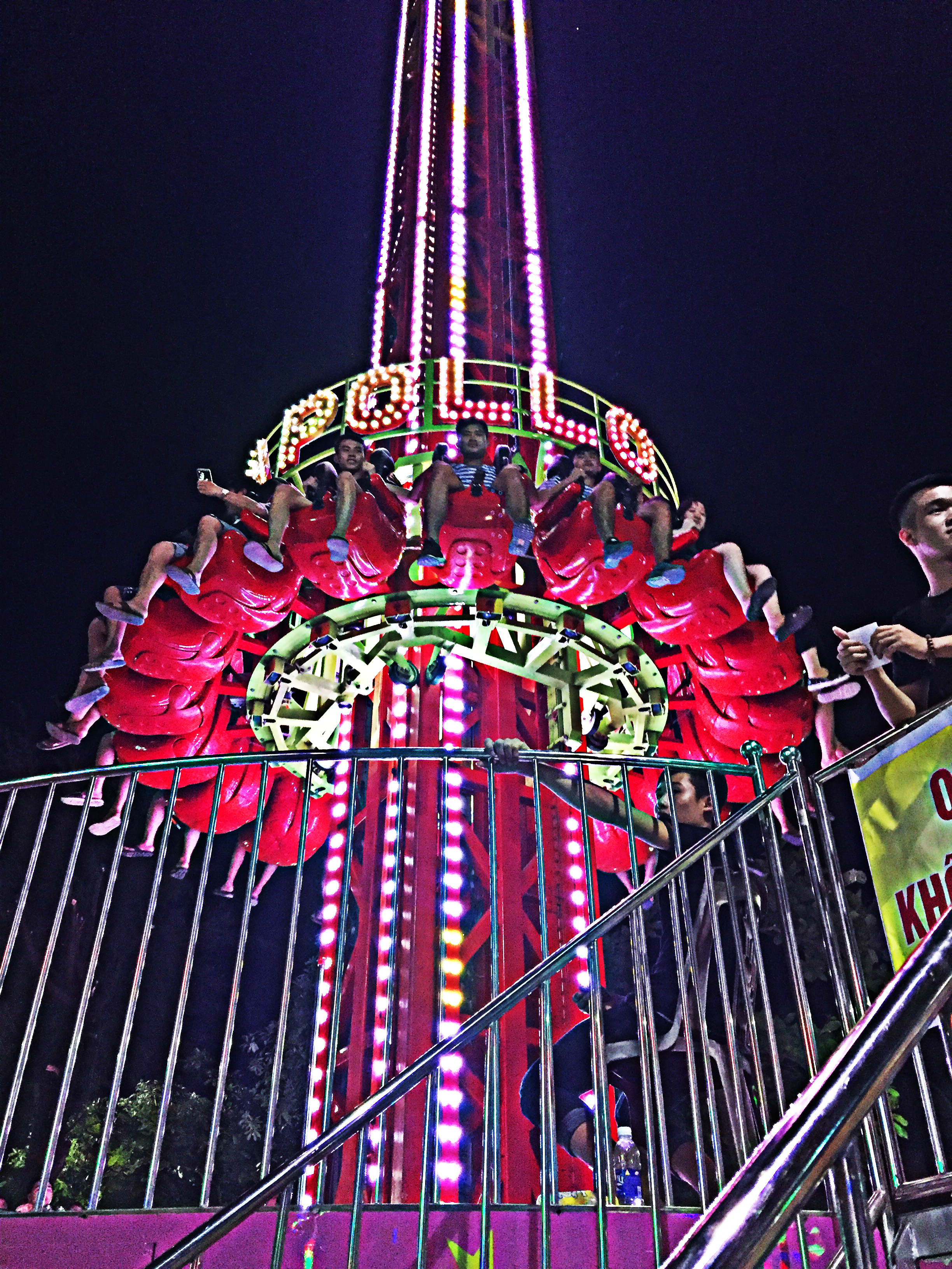 Vũ Trụ Bay - Công ty TNHH Sấu Con sản xuất